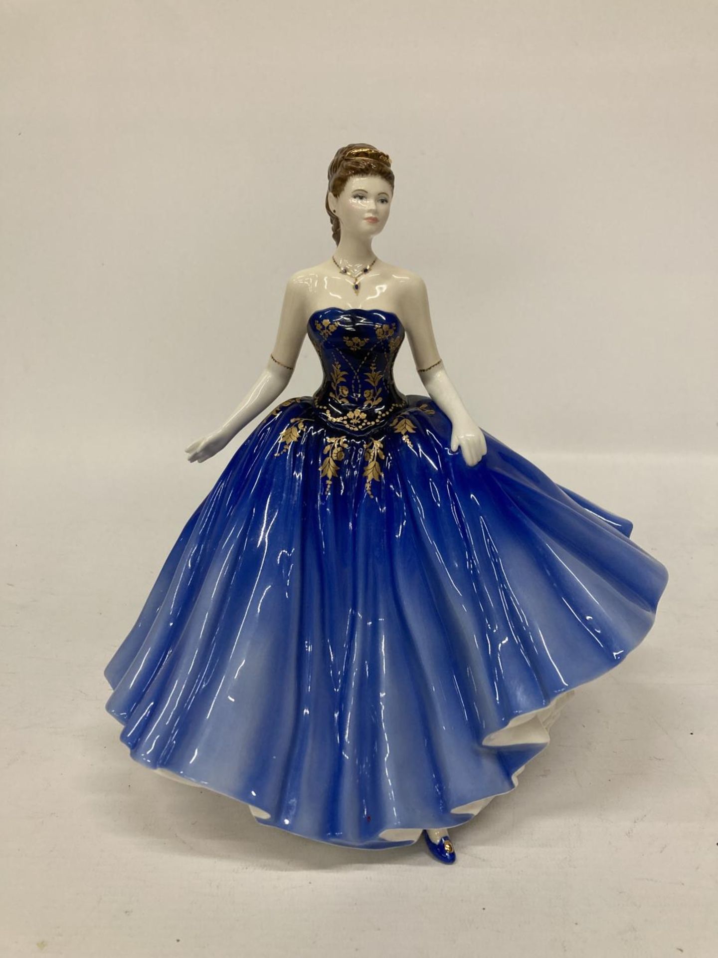 A ROYAL DOULTON FIGURINE FROM THE CLASSICS COLLECTION "ABIGAIL" LADY OF THE YEAR 2006 HN4824