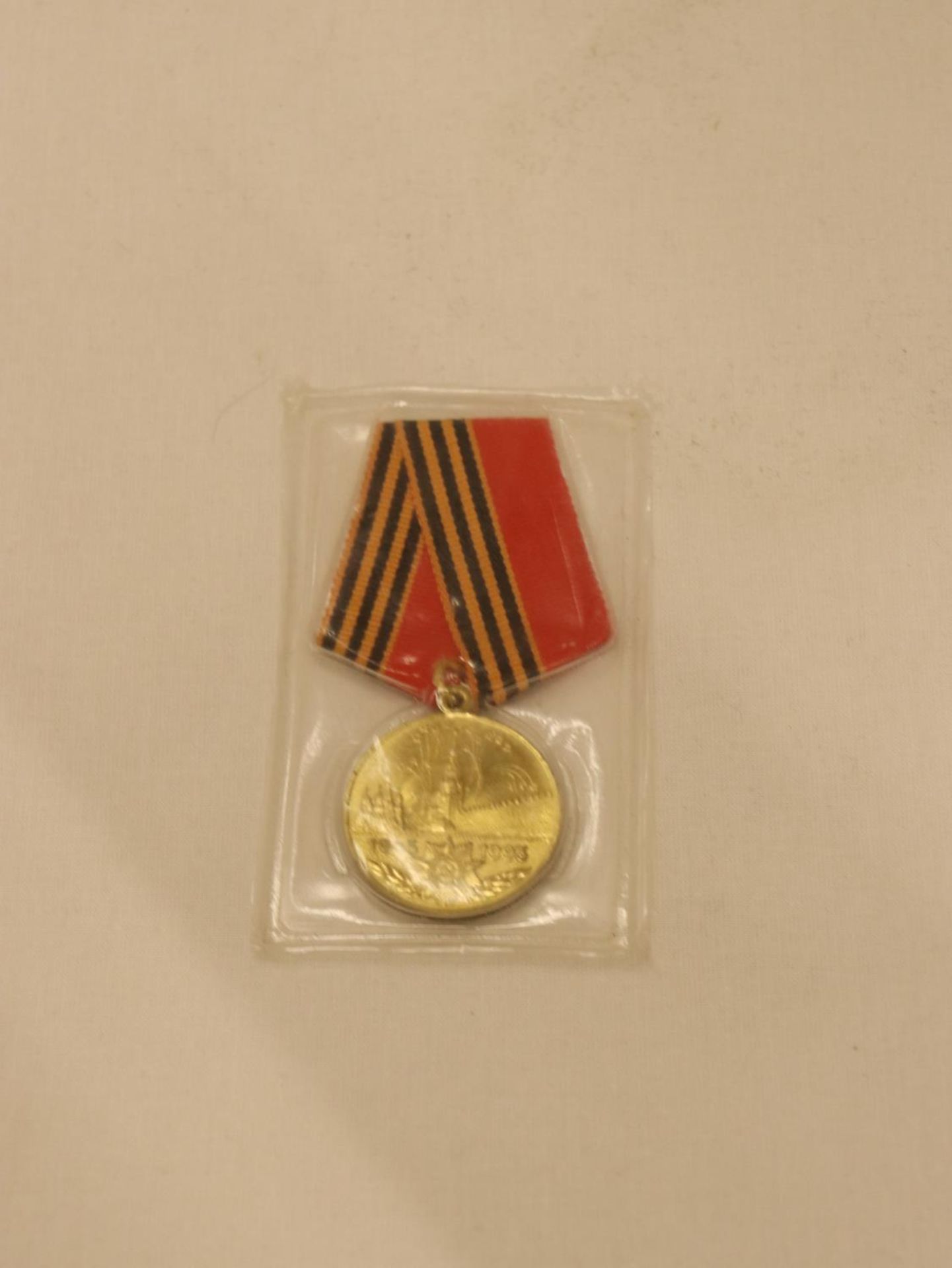 A SOVIET RED ARMY 50 YEARS OF VICTORY, PATRIOTIC WAR MEDAL - Image 2 of 4