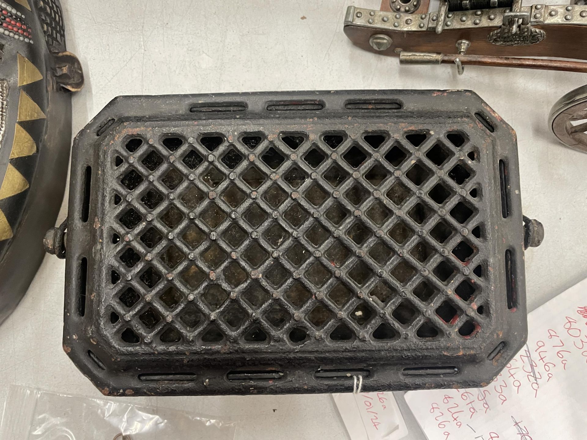 A CAST IRON WARMING PLATE - Image 2 of 3