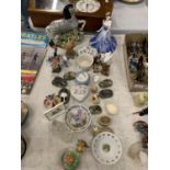 VARIOUS COLLECTABLE CERAMICS TO INCLUDE STAFFORDSHIRE, WEDGWOOD, COALPORT ETC