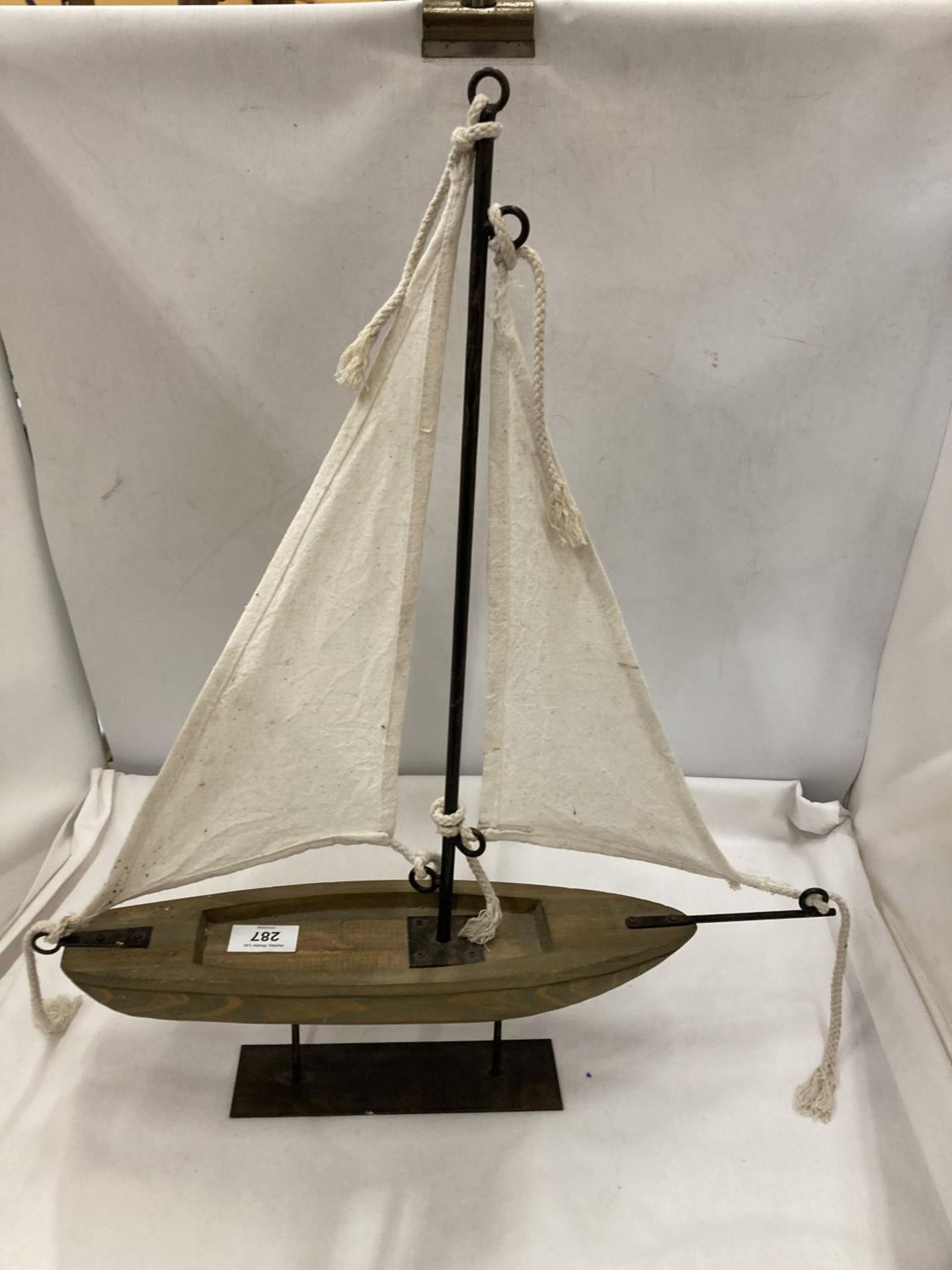 A VINTAGE WOODEN SAILING BOAT ON A DISPLAY PLINT, HEIGHT 56CM, LENGTH 46CM - Image 2 of 3