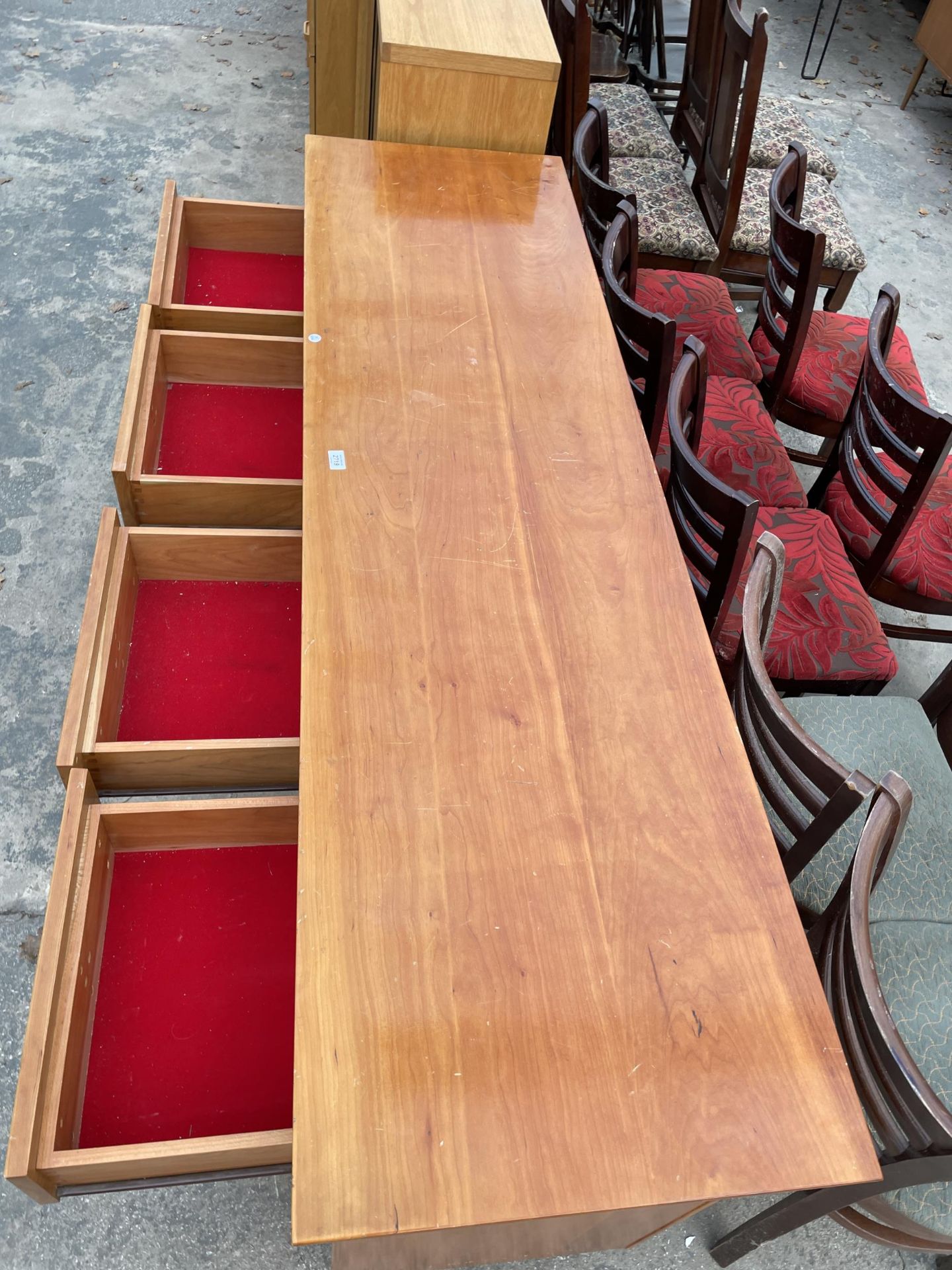 A MODERN HARDWOOD NICHOLAS G PEDLEY SIDEBOARD ENCLOSING FOUR DRAWERS AND FOUR CUPBOARDS, 75" WIDE - Image 5 of 5