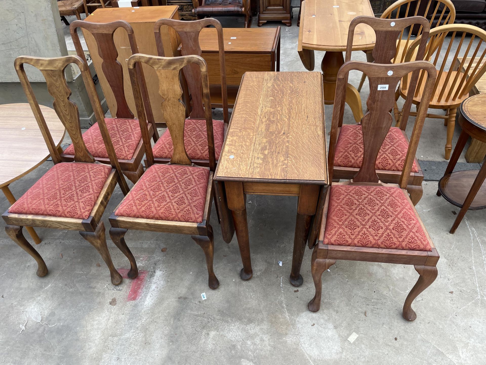 A MID 20TH CENTURY OAK GATELEG DINING TABLE AND SIX SIMILAR CHAIRS