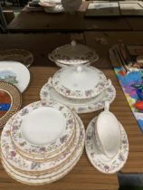 A PART ROYAL WORCESTER "PEKIN" DINNER SERVICE TO INCLUDE TUREENS, DINNER PLATES, SAUCE BOAT AND