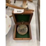 A VINTAGE STYLE 'MADE FOR ROYAL NAVY' COMPASS IN A WOODEN BOX