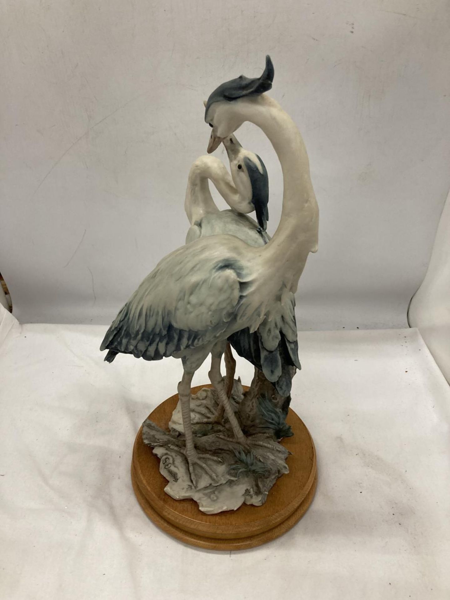A CAPODIMONTE ITALIAN SCULPTURE OF TWO HERONS BY GIUSEPPE ARMANI HEIGHT 41 CM - Image 2 of 4