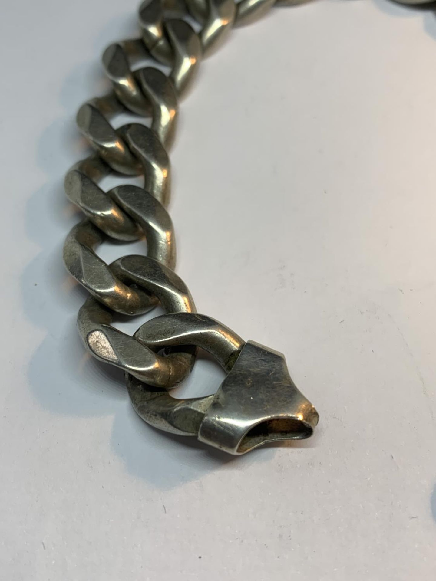 A VERY HEAVY SILVER FLAT LINK WRIST CHAIN - Image 2 of 4