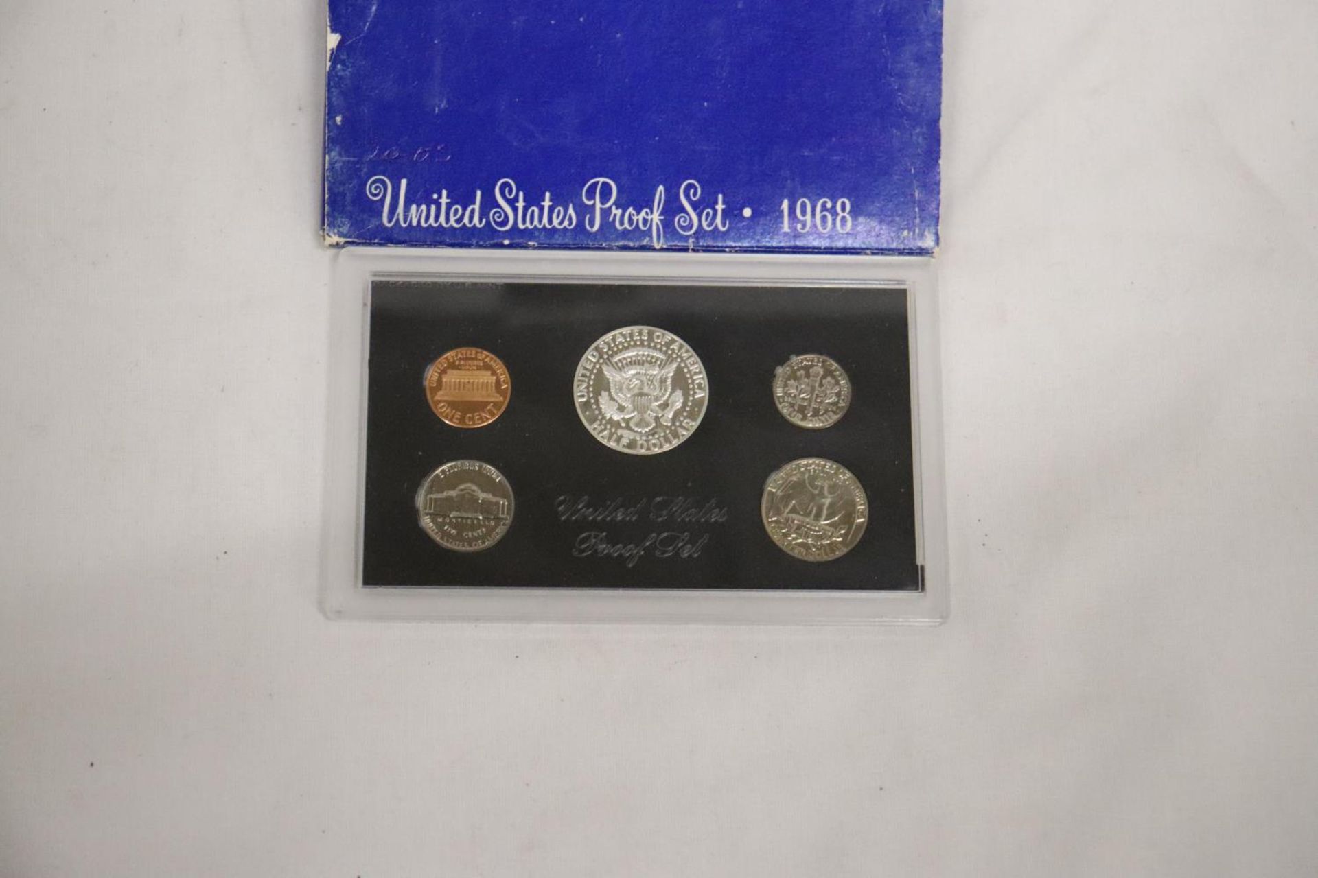 A 1968 UNITED STATES PROOF SET OF COINS - Bild 3 aus 5