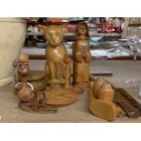 A QUANTITY OF TREEN TO INCLUDE FIGURES, SALT & PEPPER, SHOE HORN, ETC.,