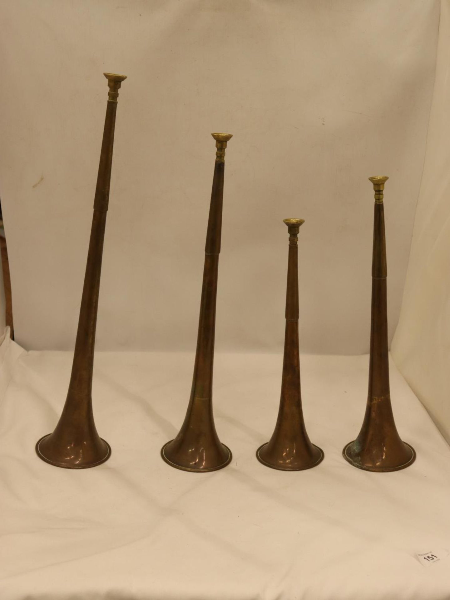 FOUR GRADUATED VICTORIAN BRASS AND COPPER HUNTING HORNS - Image 2 of 5