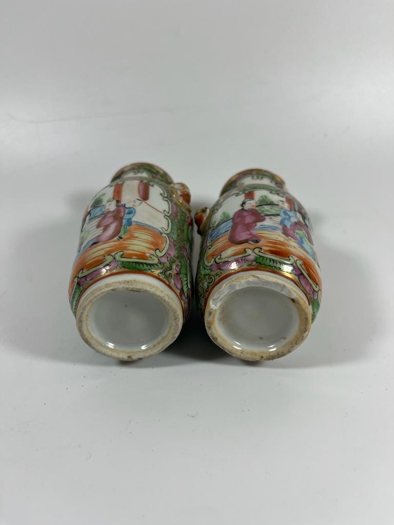 A PAIR OF 19TH CENTURY CHINESE CANTON FAMILLE ROSE MINIATURE VASES WITH FIGURAL DESIGN, HEIGHT 12. - Image 6 of 7