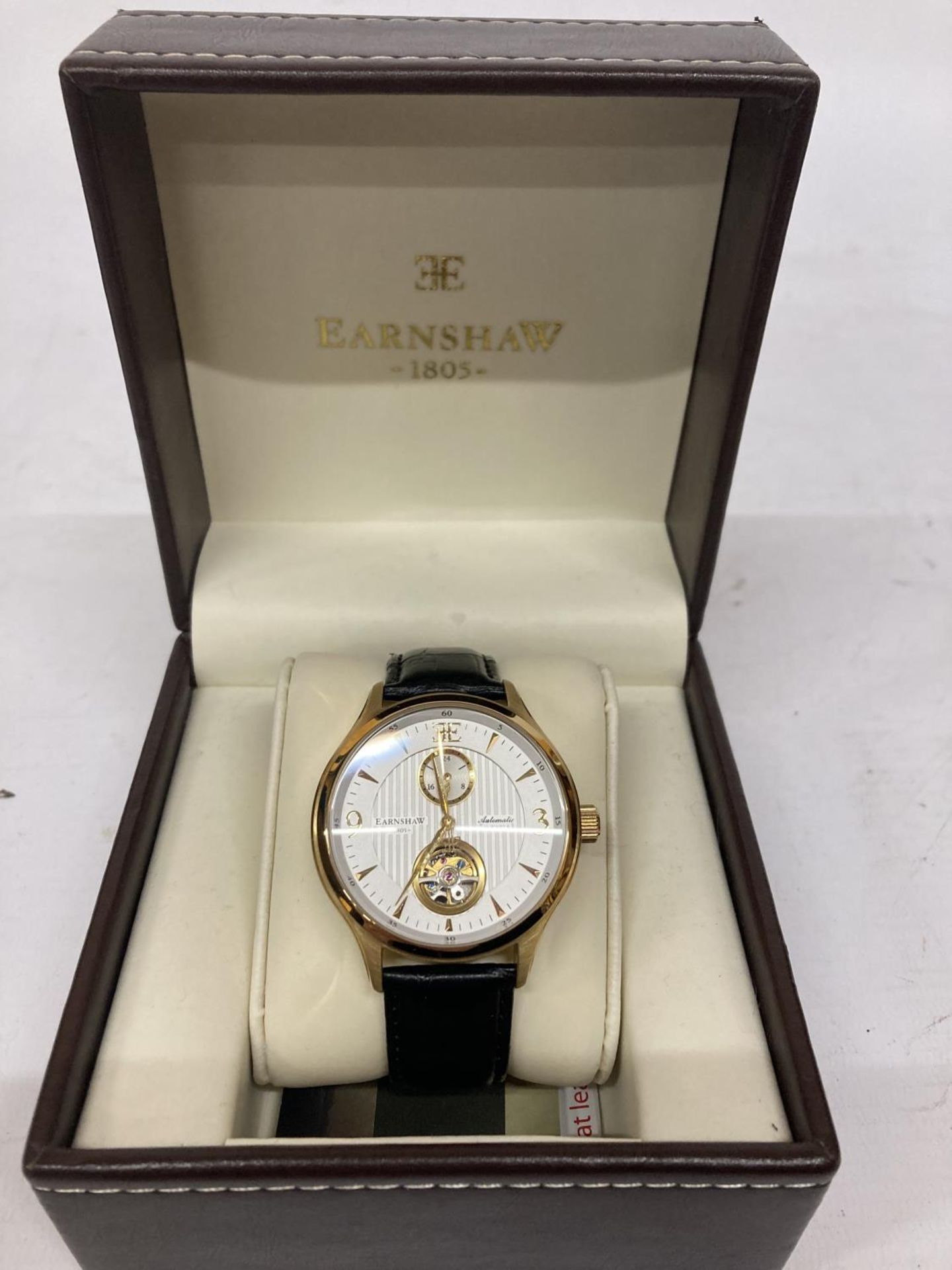 A GENTS EARNSHAW AUTOMATIC WATCH, NEW OLD STOCK