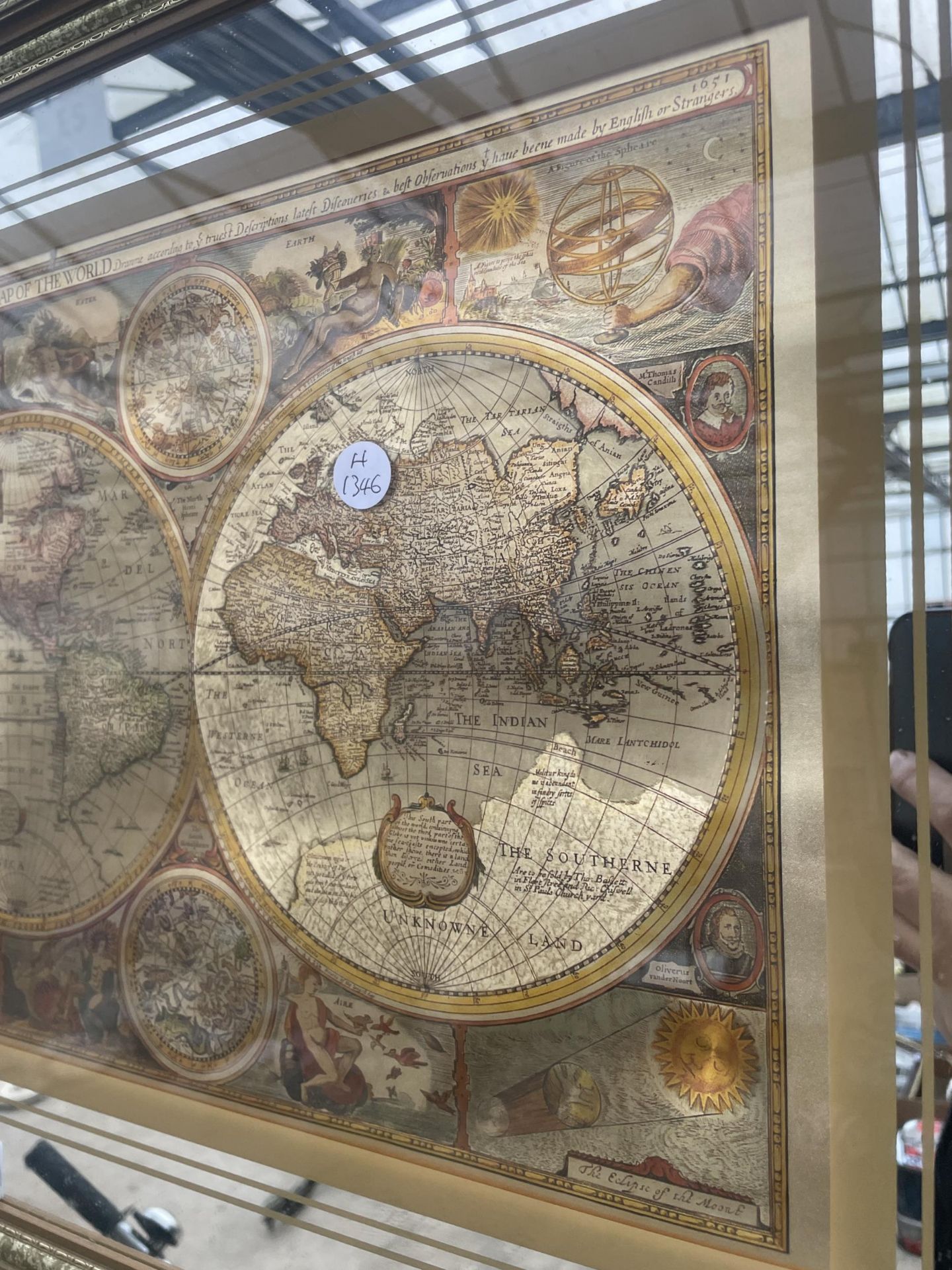 A GILT AND MIRRORED FRAMED 'NEW AND ACCVART MAP OF THE WORLD' - Image 3 of 3