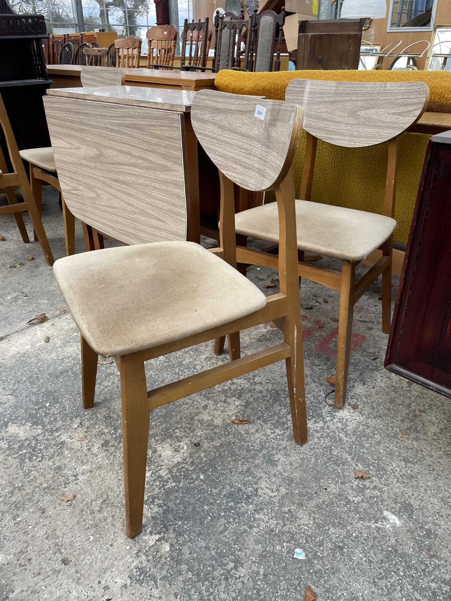 A RETRO FORMICA TOP DROP-LEAF KITCHEN TABLE AND FOUR MATCHING CHAIRS - Image 2 of 3