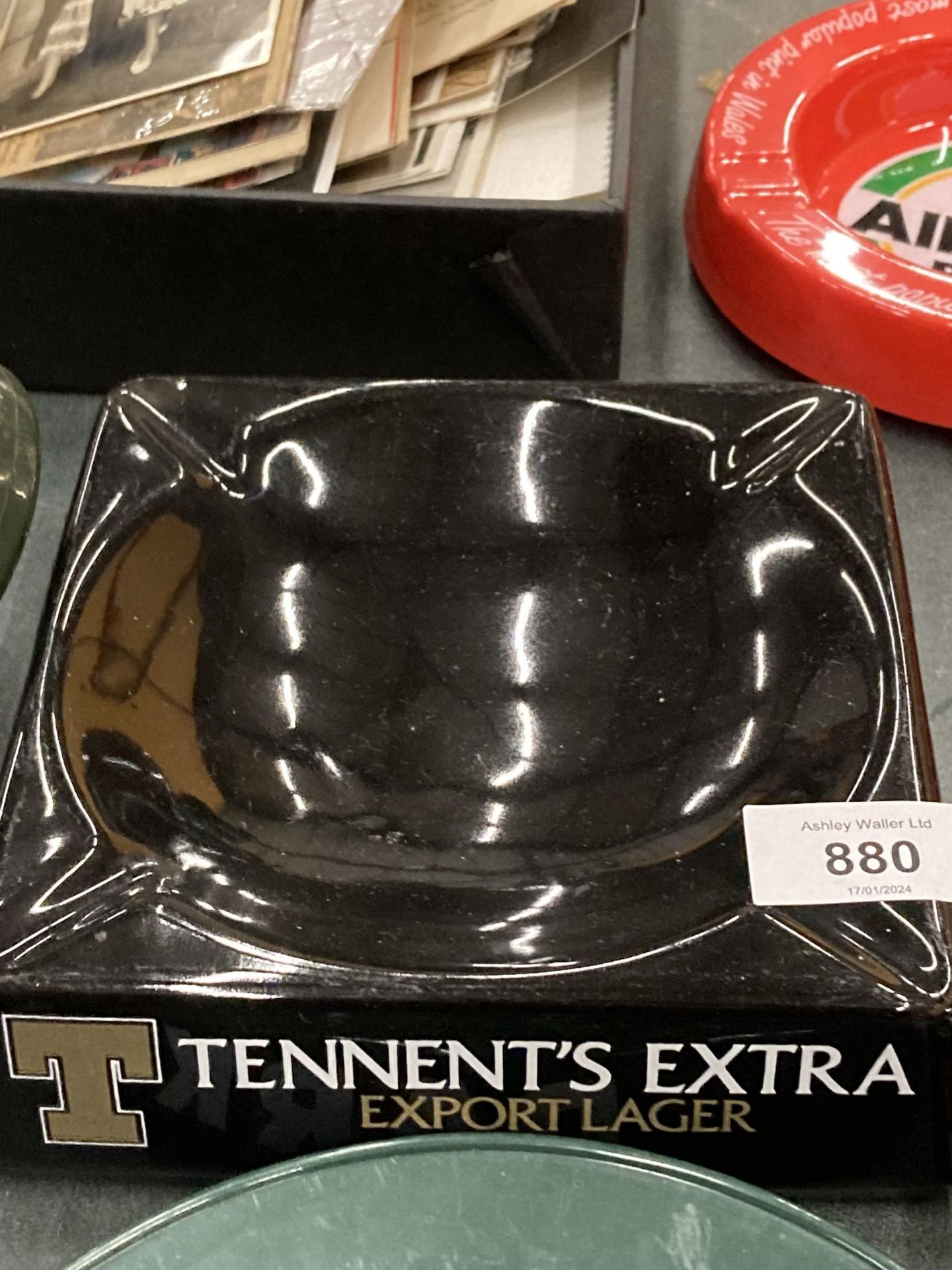 A TENNENT'S CERAMIC AND A S. A. BRAINS MELAMIME ASHTRAYS - Bild 2 aus 3