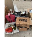 AN ASSORTMENT OF HOUSEHOLD CLEARANCE ITEMS TO INCLUDE CERAMICS AND GLASS WARE ETC