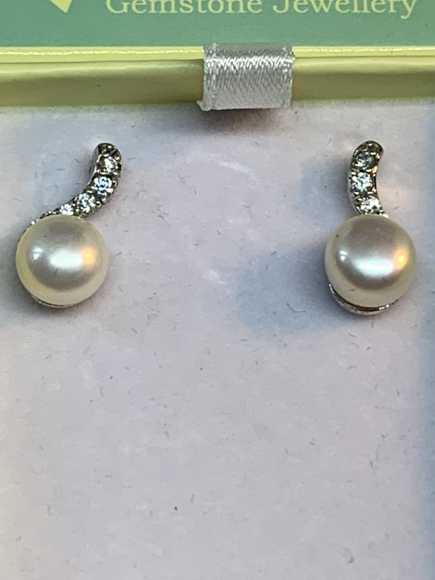 A APIR OF SILVER AND PEARL EARRINGS AND A PANDORA NECKLACE WITH HEART CHARM - Image 2 of 4