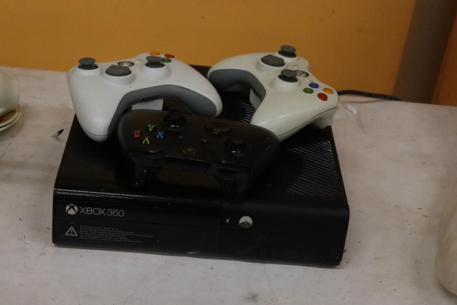 AN X-BOX 360 CONSOLE, 6 GAMES PLUS 2 X-BOX 1 GAMES AND THREE CONTROLLERS - Image 2 of 5