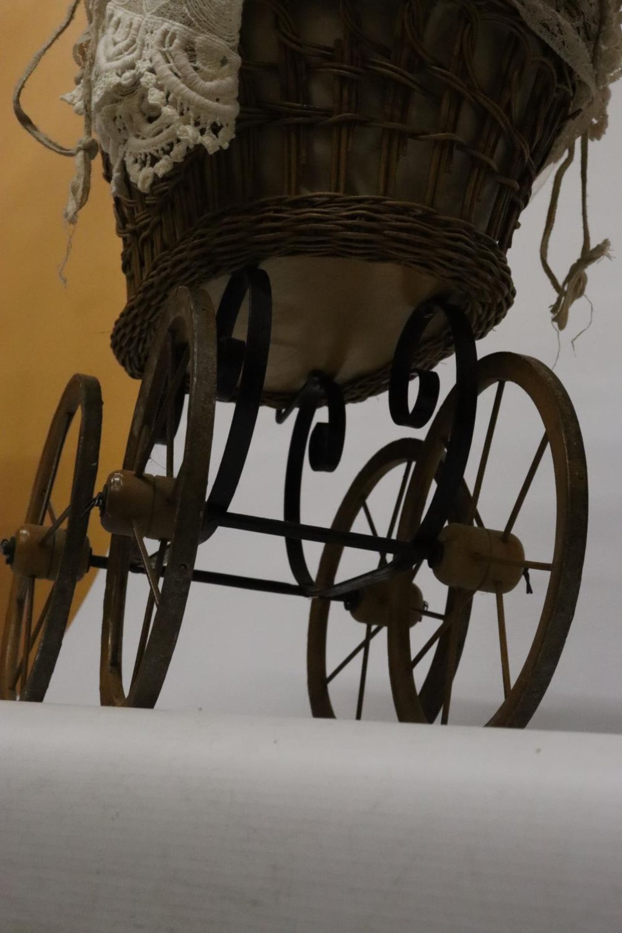 A VICTORIAN CHILD'S PRAM WITH LACE COVERS - Image 5 of 5
