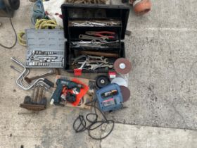 AN ASSORTMENT OF HAND TOOLS AND POWER TOOLS TO INCLUDE A BOSCH JIGSAW, SOCKET SET, ETC