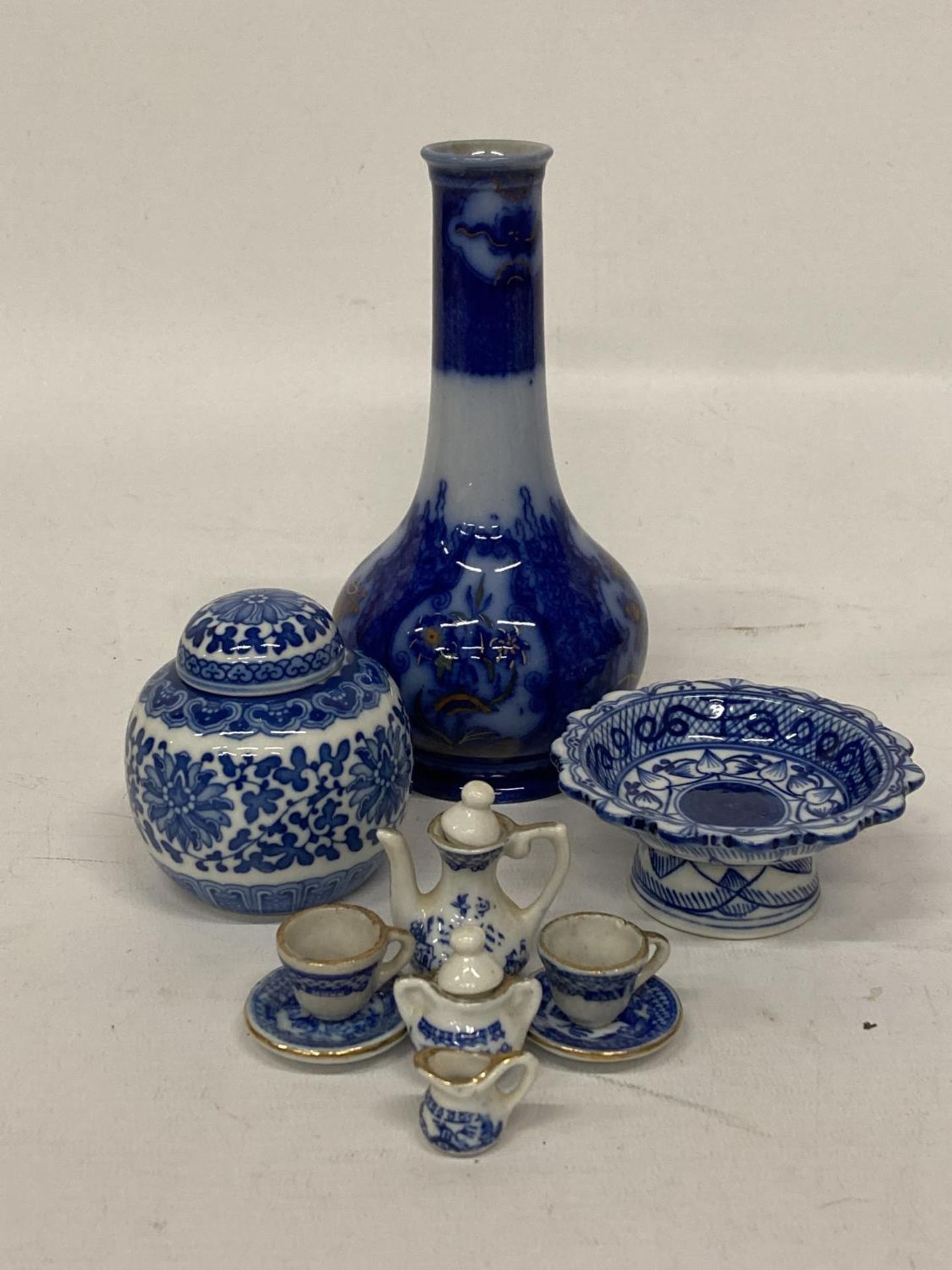 A GROUP OF BLUE AND WHITE ORIENTAL ITEMS TO INCLUDE SMALL GINGER JAR, VASE, MINIATURE TEASET, ETC.,