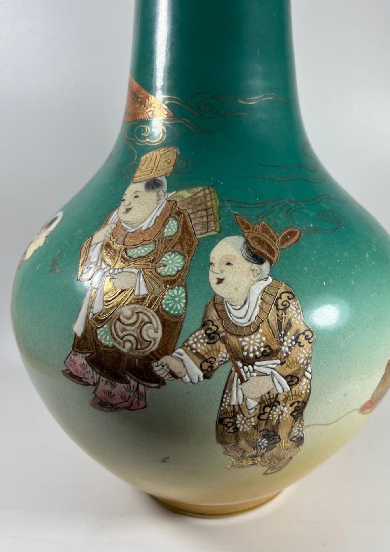 A HUGE PAIR OF JAPANESE MEIJI PERIOD (1868-1912) SATSUMA VASES WITH FIGURES DESIGN, HEIGHT 49CM - Image 7 of 8