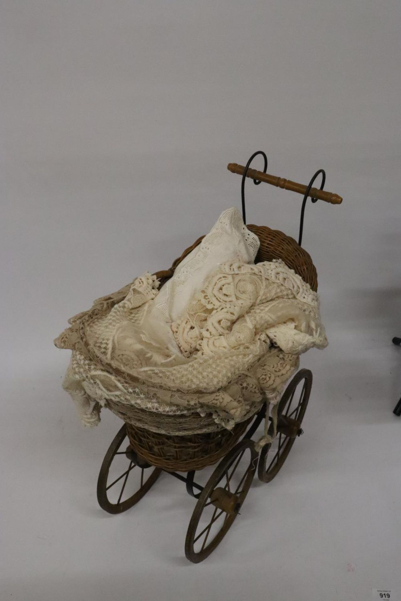 A VICTORIAN CHILD'S PRAM WITH LACE COVERS - Image 2 of 5