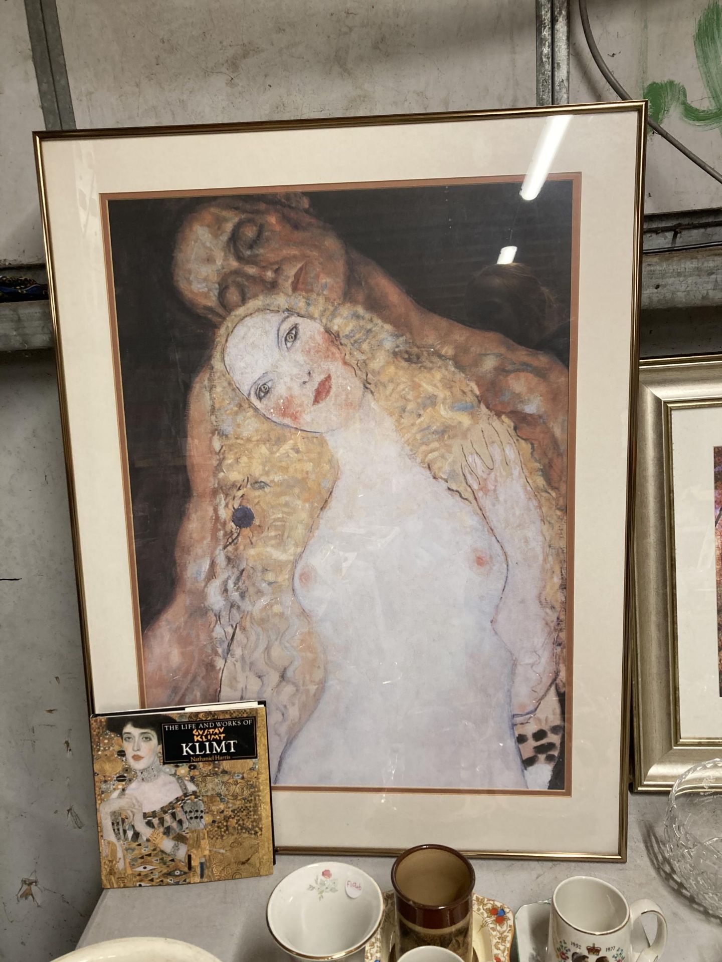 A FRAMED PRINT BY GUSTAV KLIMT TOGTHER WITH A BOOK DEPICTING HIS LIFE AND WORKS