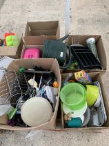 AN ASSORTMENT OF HOUSEHOLD CLEARANCE ITEMS TO INCLUDE CERAMICS AND KITCHEN ITEMS ETC