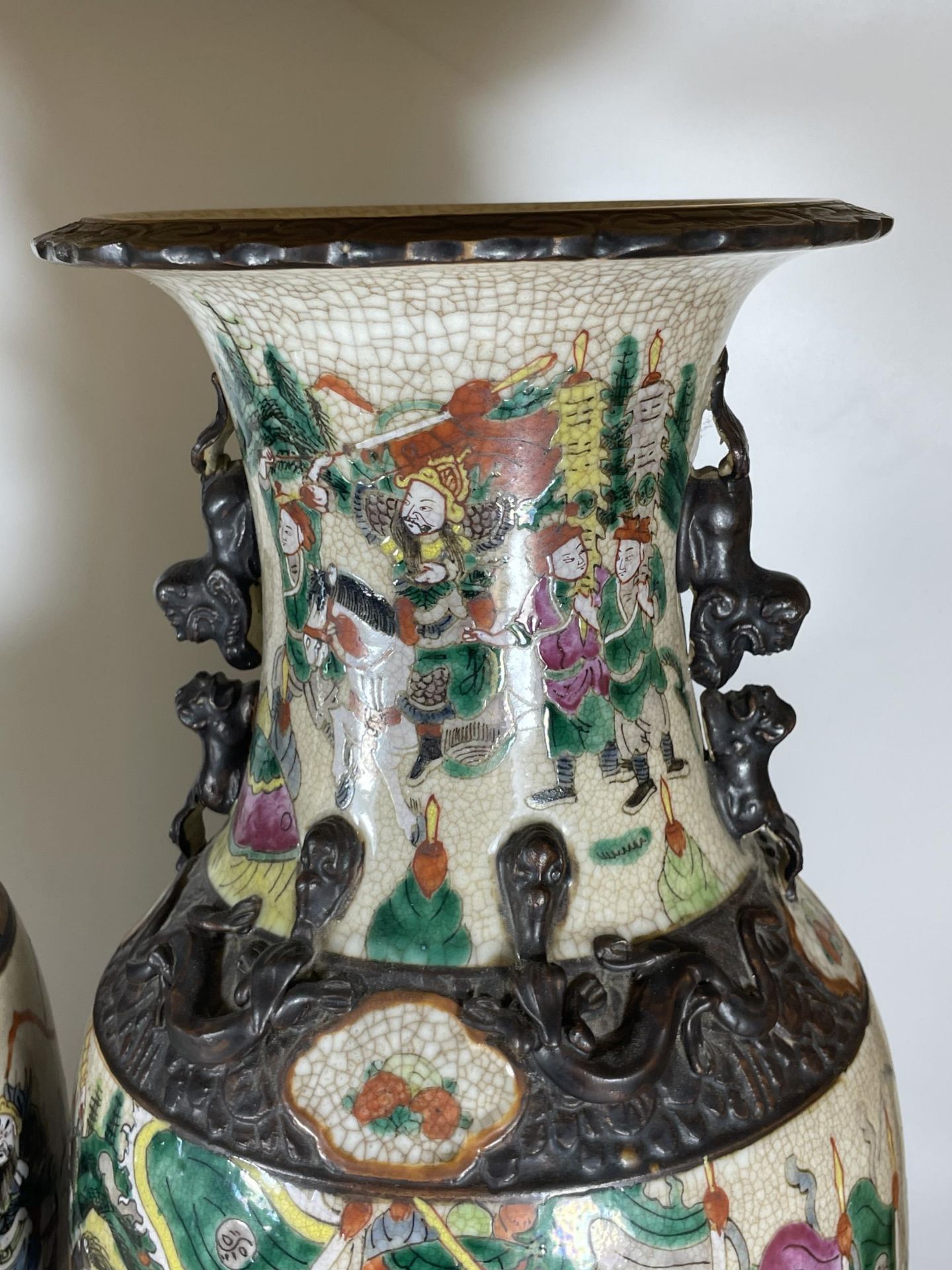 A HUGE PAIR OF CHINESE LATE 19TH / EARLY 20TH CENTURY CRACKLE GLAZE PORCELAIN VASES DEPICTING - Image 4 of 8