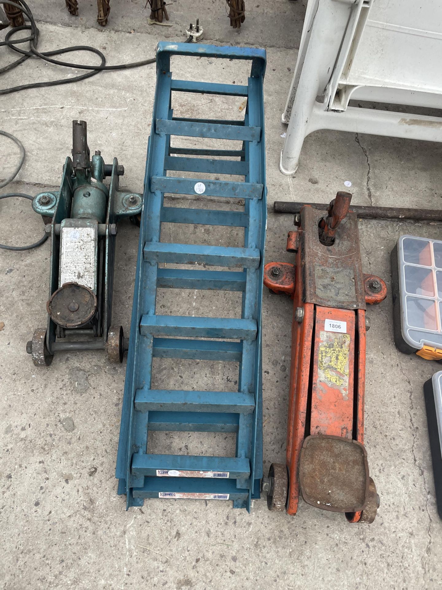 FOUR ITEMS TO INCLUDE TWO TROLLEY JACKS AND A PAIR OF CAR RAMPS