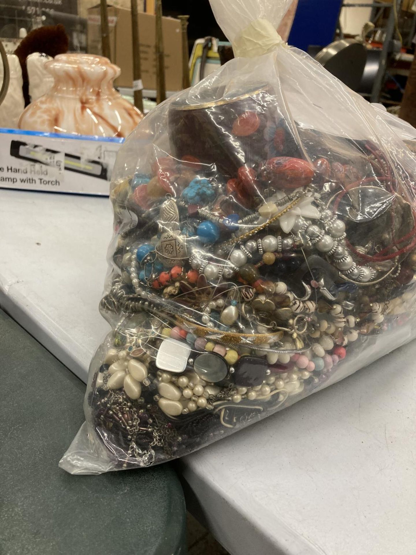 A LARGE QUANTITY OF UNSORTED COSTUME JEWELLERY - 5KG - Image 2 of 5