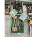 A LARGE ASSORTMENT OF VINTAGE HAND TOOLS TO INCLUDE WOOD PLANES AND HAMMERS ETC