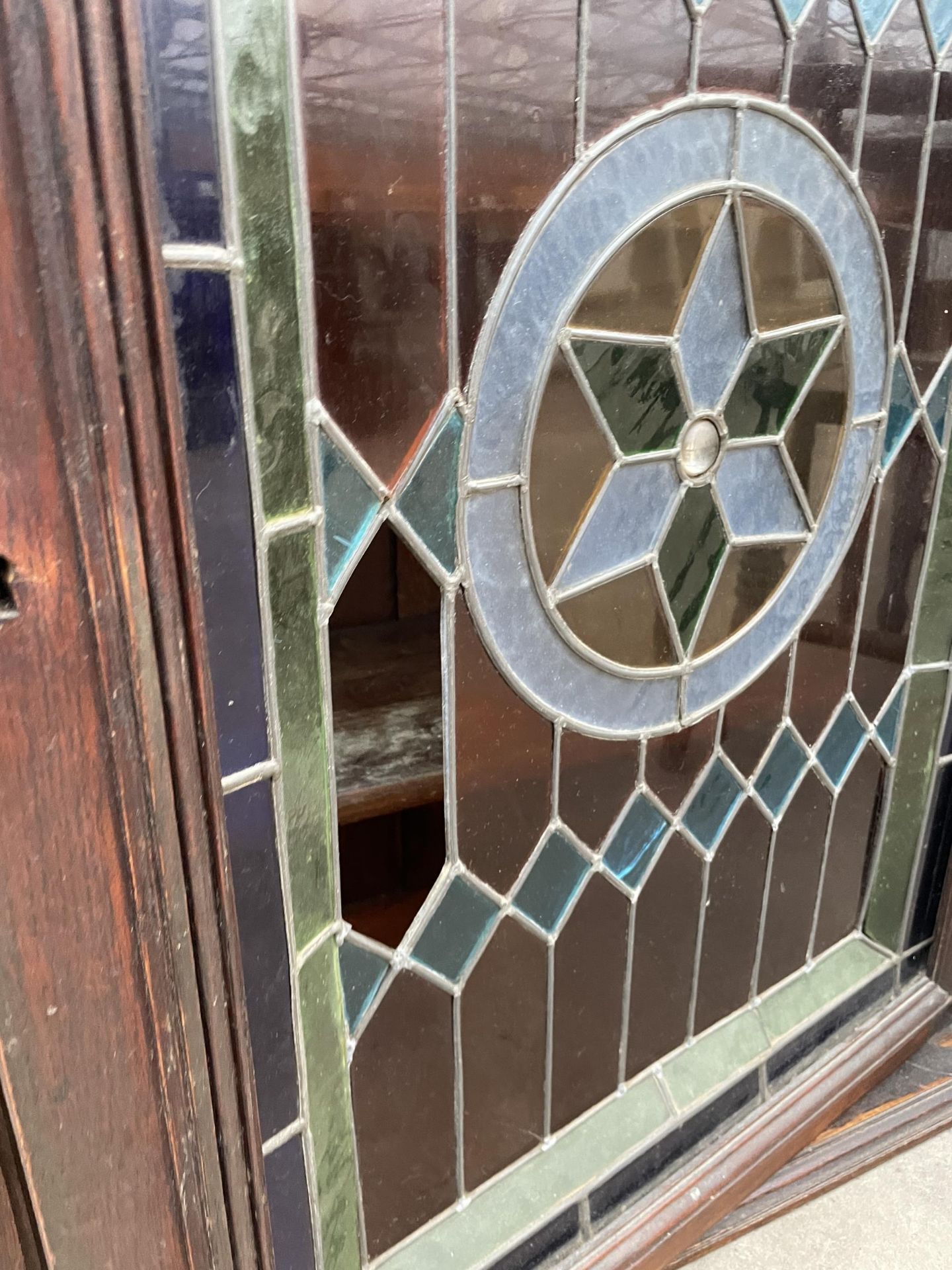 A VICTORIAN GOTHIC OAK CABINET WITH COLOURED GLASS AND LEADED DOOR, 38" WIDE - Bild 5 aus 7