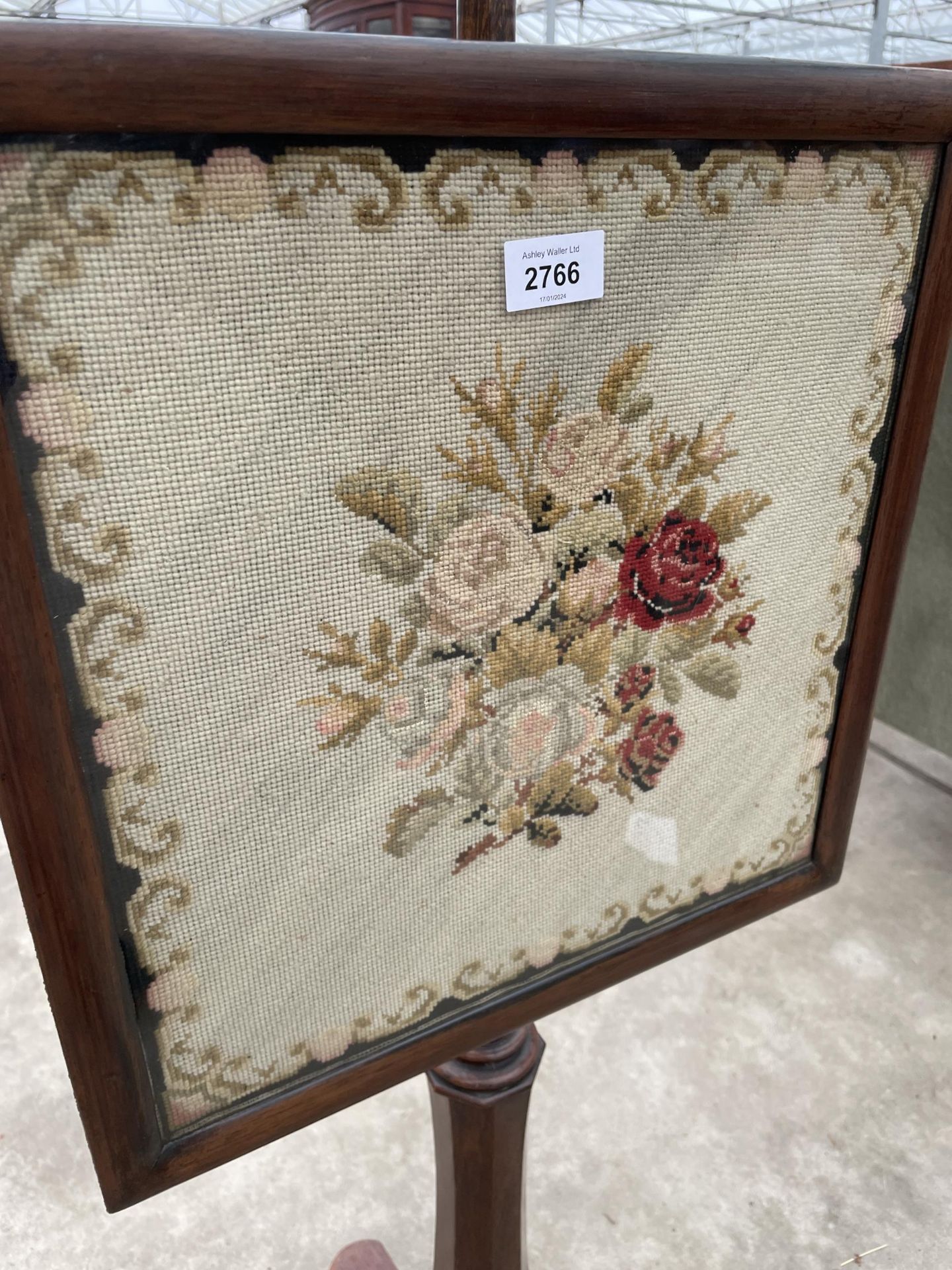 A VICTORIAN ROSEWOOD POLE SCREEN WITH FLORAL TAPESTRY DECORATION - Image 4 of 5