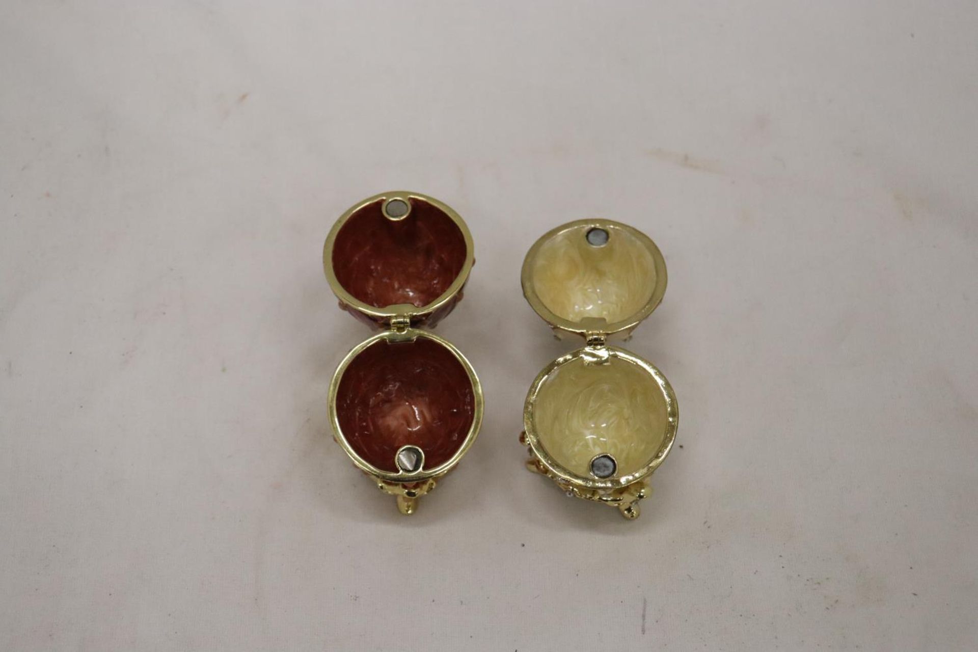 TWO DECORATIVE ENAMELLED EGG TRINKET BOXES ON STANDS - Image 4 of 6