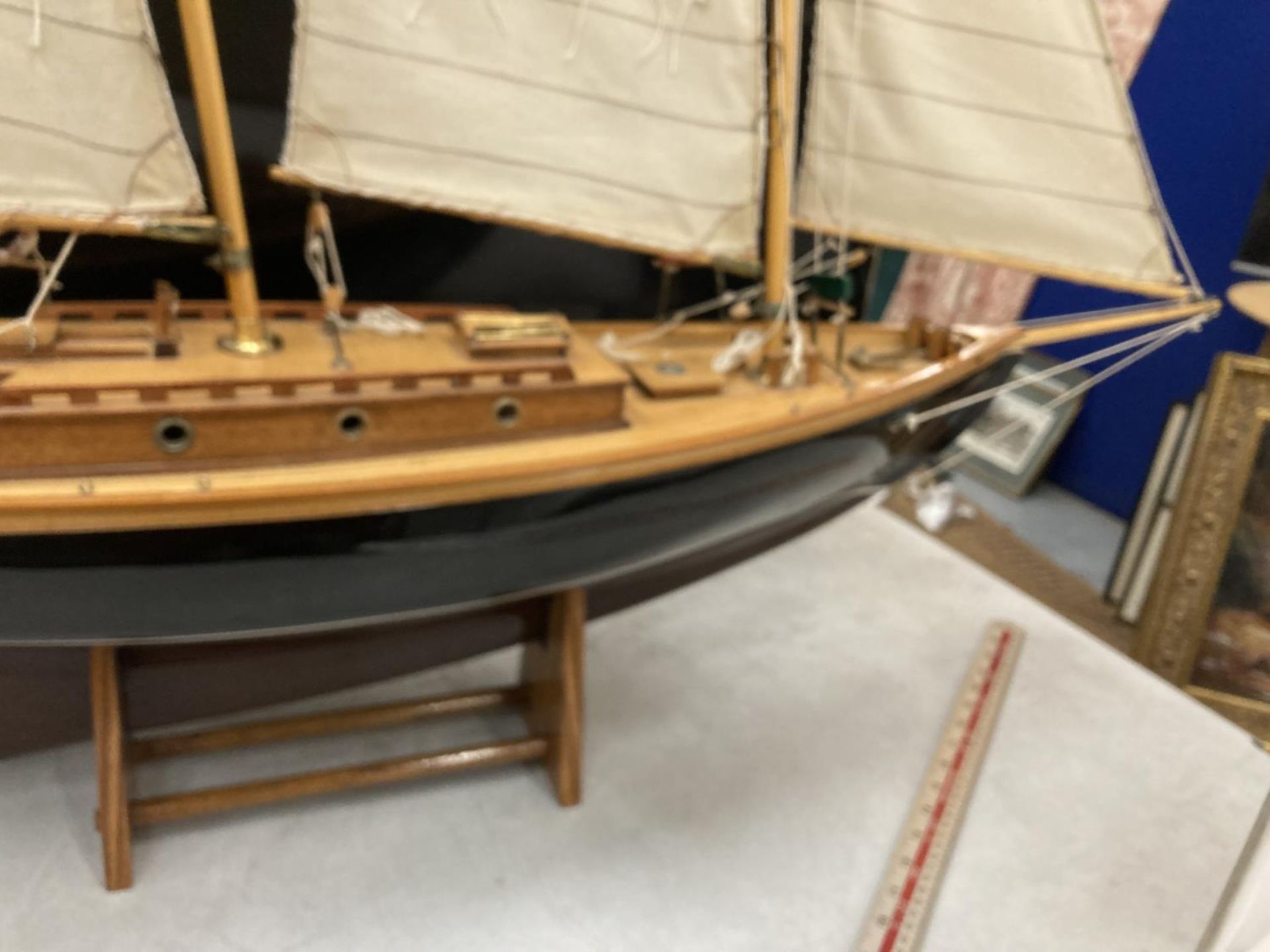 A LARGE MODEL OF A SAILING SHIP - Image 5 of 6