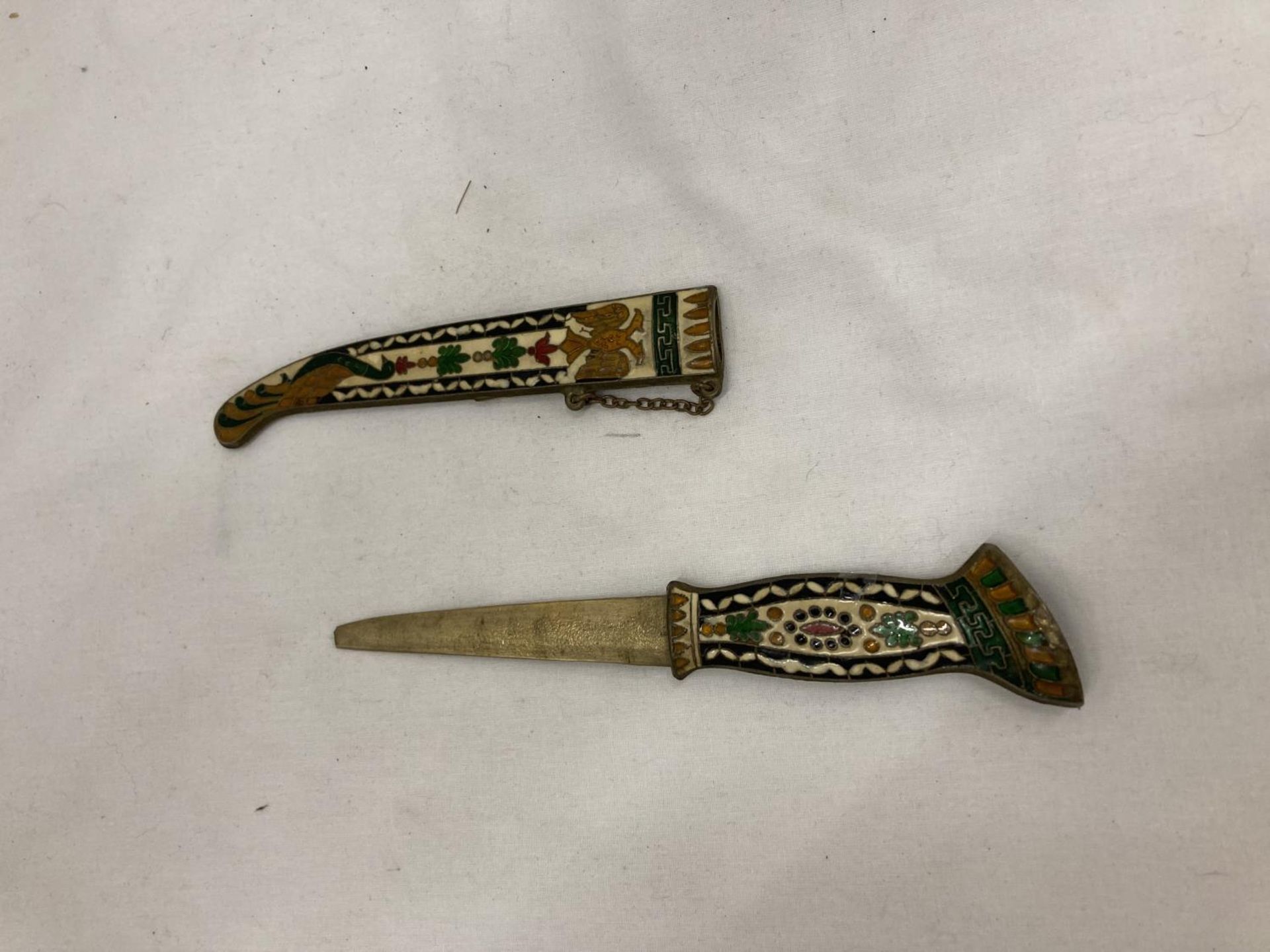 AN ORNATE ENAMEL DESIGN DAGGER AND SCABBARD - Image 2 of 4