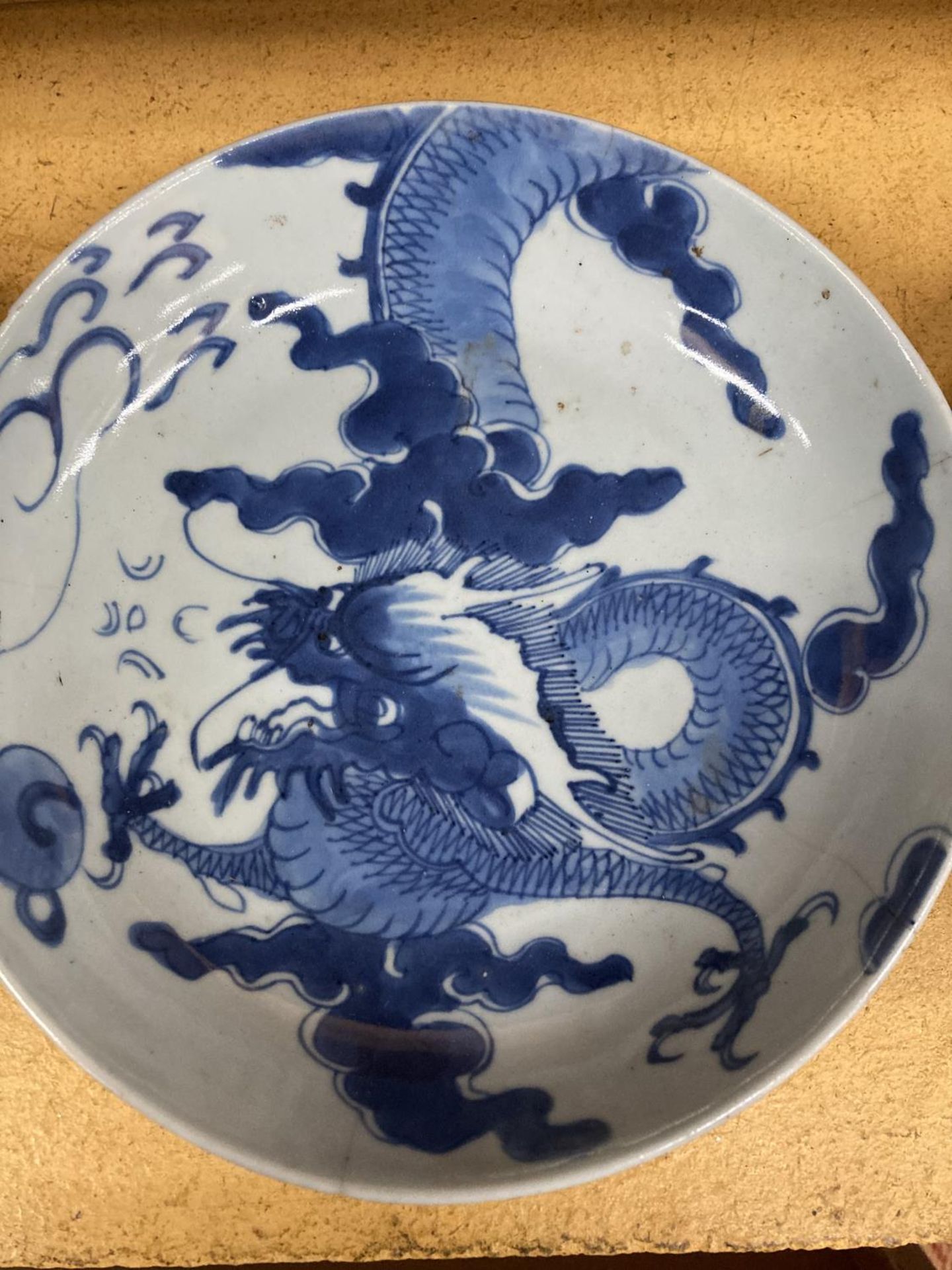 TWO VINTAGE BLUE AND WHITE CHINESE BOWLS WITH DRAGON DESIGN - Image 2 of 4