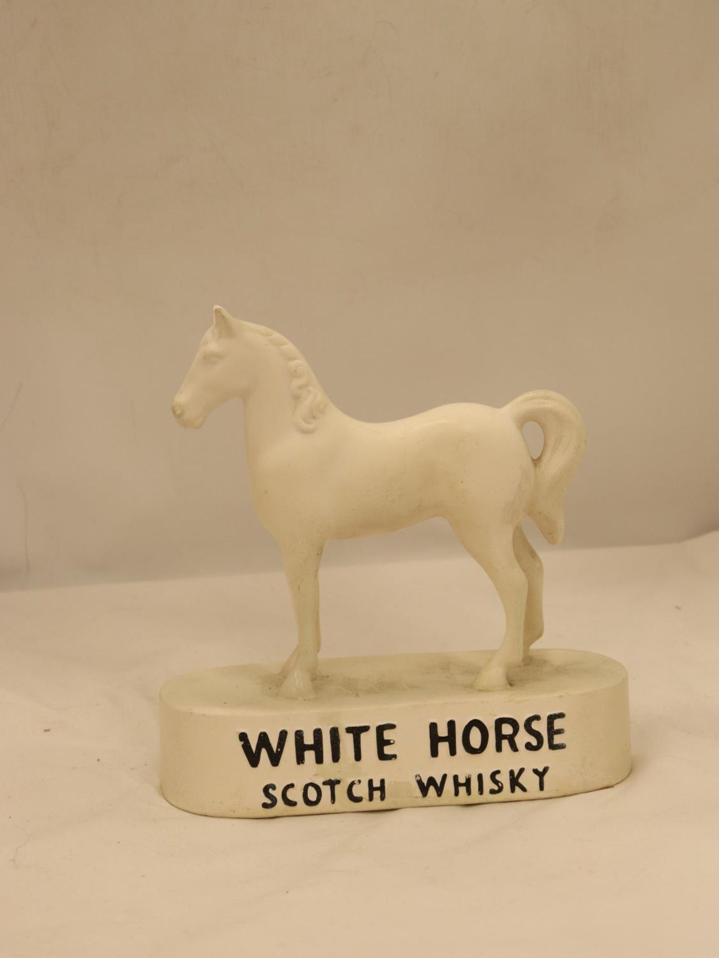 A VINTAGE KELSBORO WARE CERAMIC WHITE HORSE WHISKY ADVERTISING FIGURE - Image 3 of 3