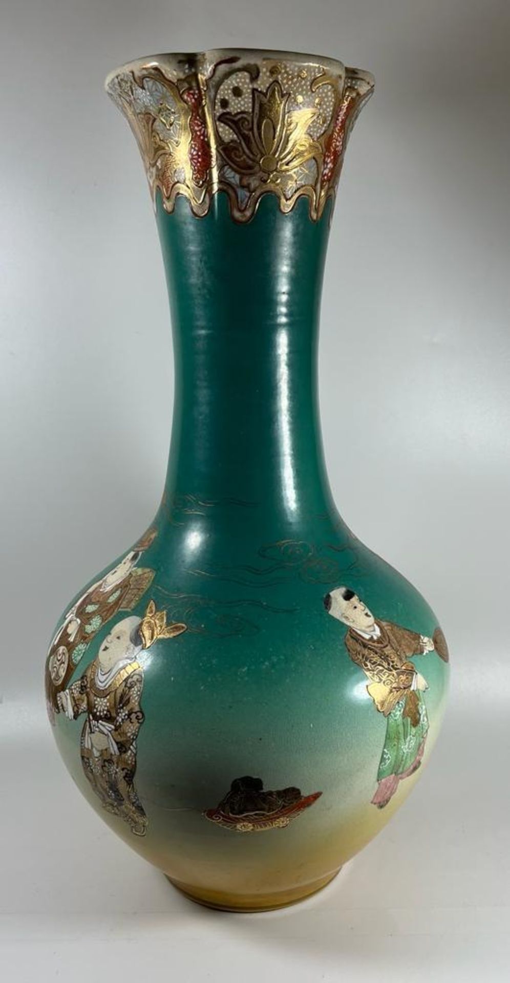 A HUGE PAIR OF JAPANESE MEIJI PERIOD (1868-1912) SATSUMA VASES WITH FIGURES DESIGN, HEIGHT 49CM - Image 8 of 8