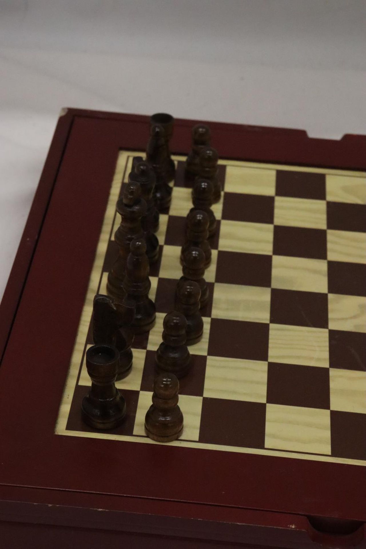 A 7 IN 1 COMPENDIUM SET TO INCLUDE CHESS, DRAUGHTS, BACKGAMMON, ETC - Image 3 of 6