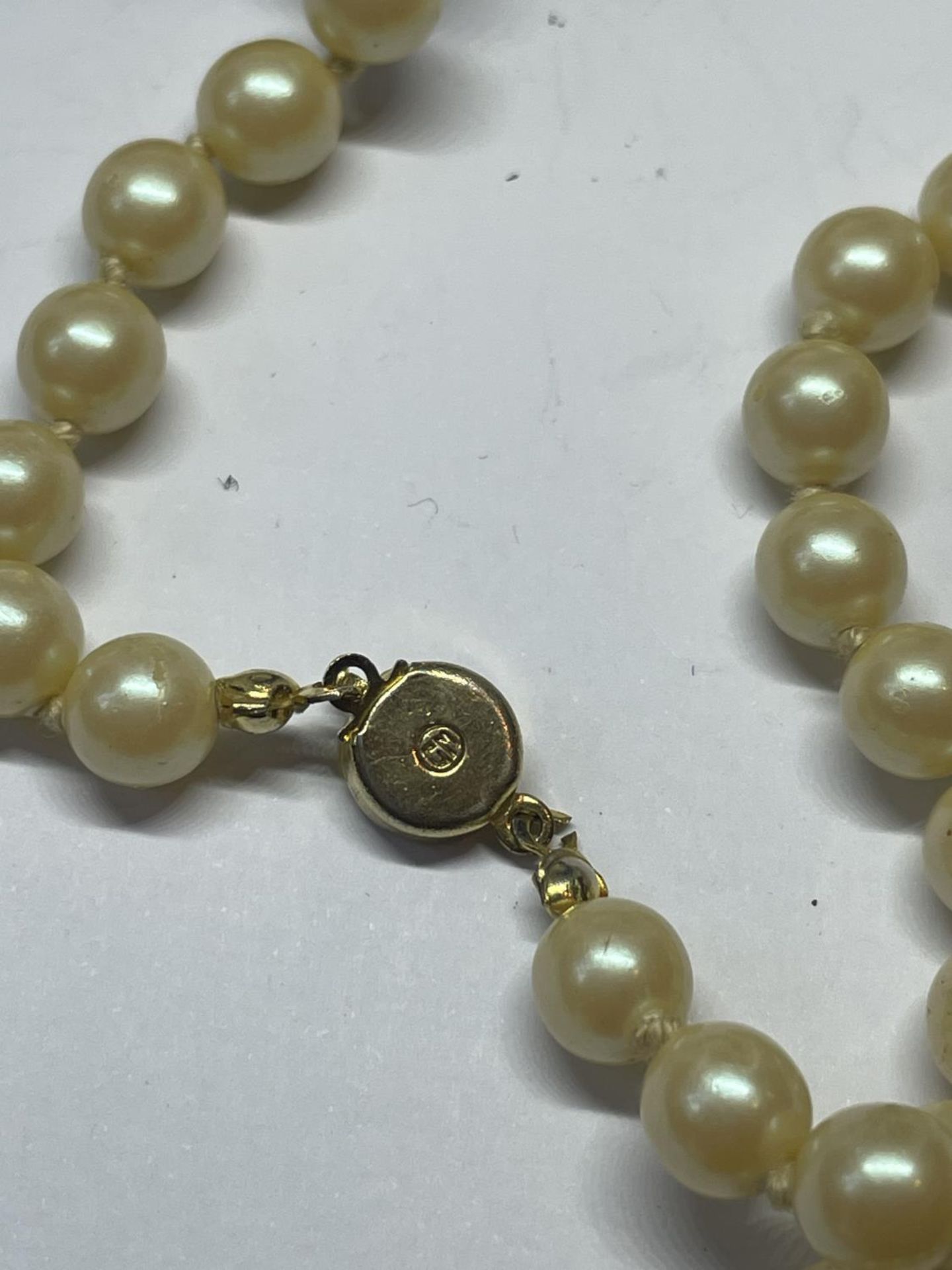 A BOXED PEARL NECKLACE - Image 3 of 3