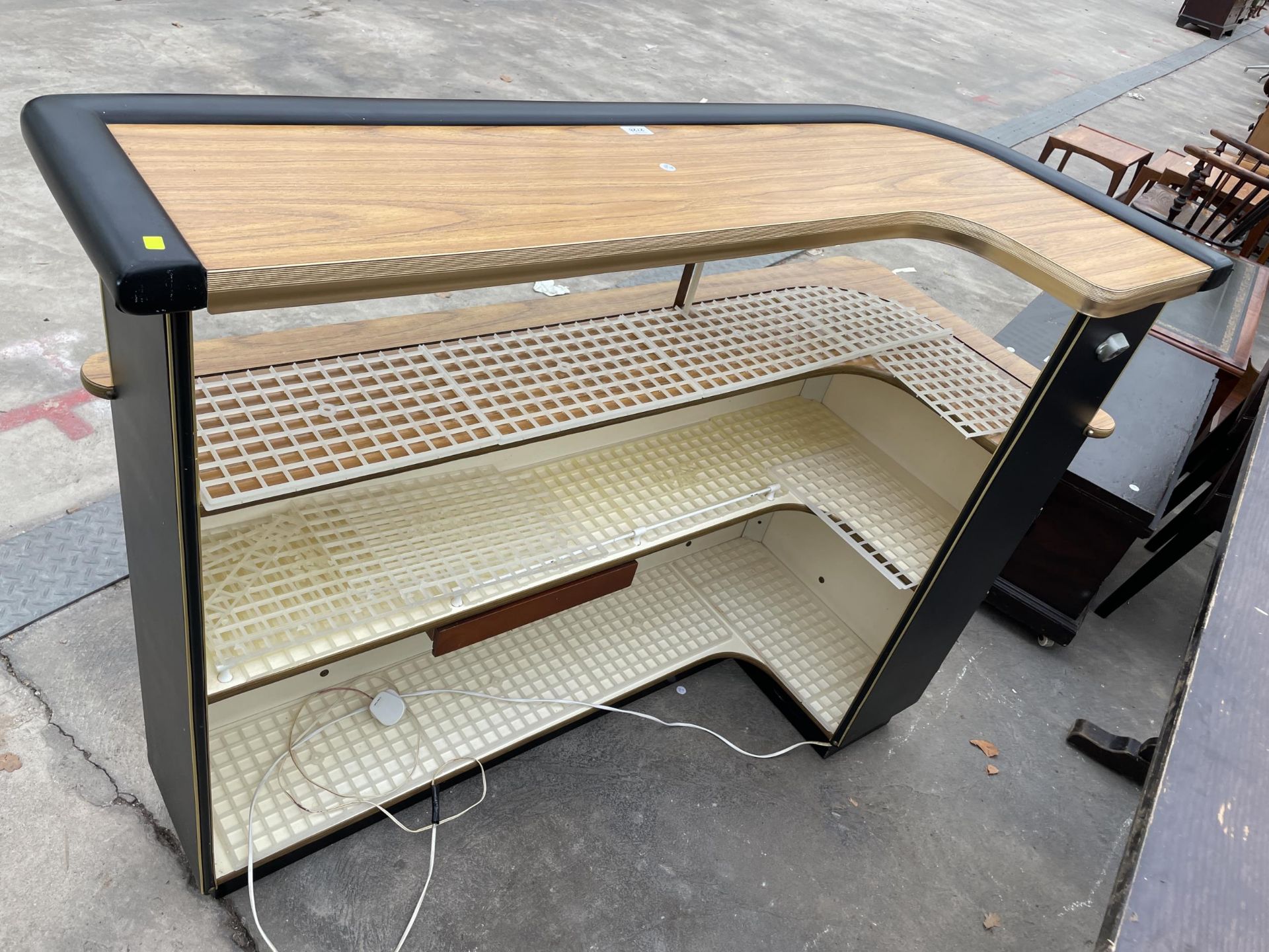 A BARGET BUILT L-SHAPED COCKTAIL BAR, 52" WIDE - Image 4 of 5