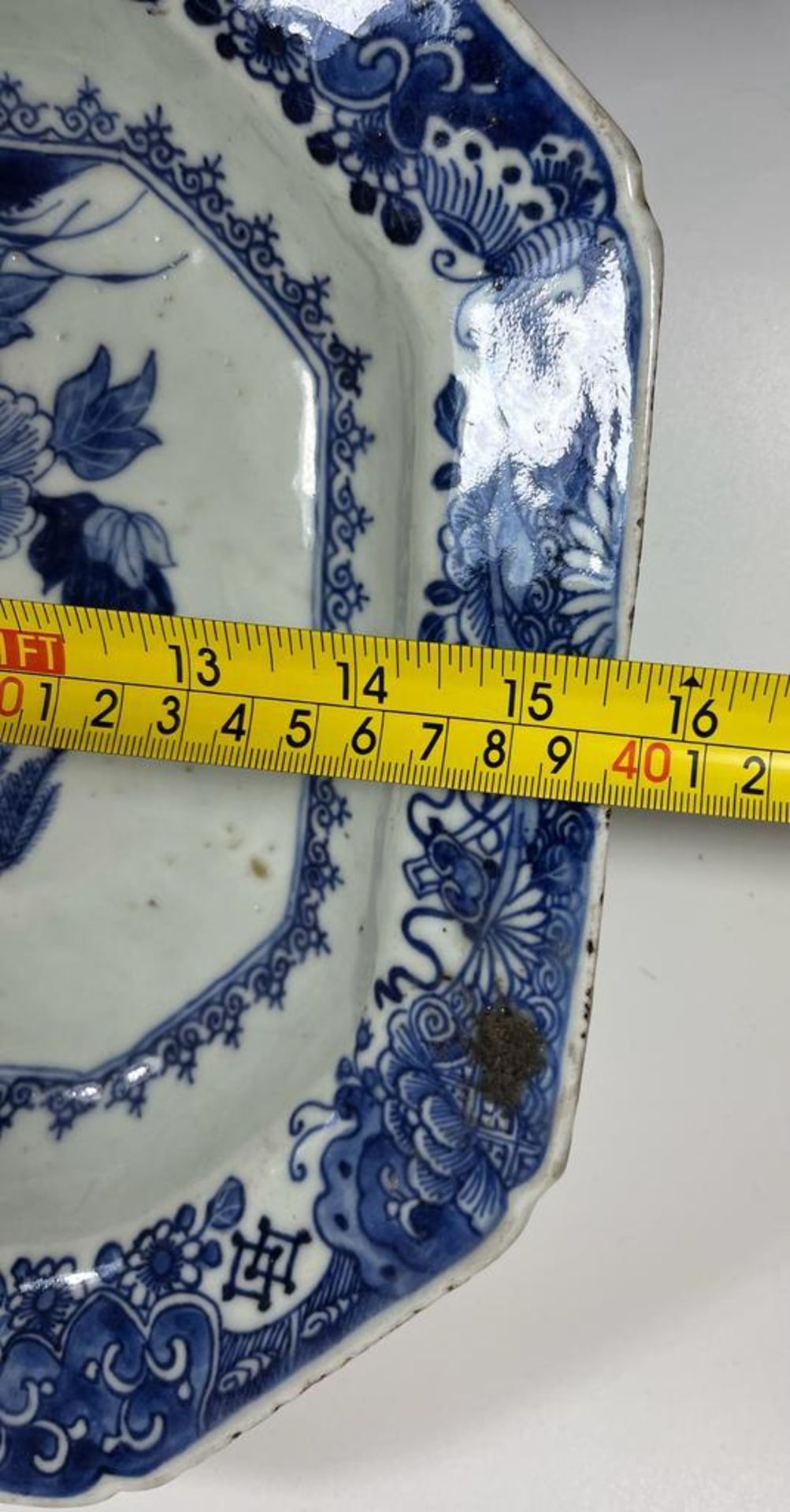 A LARGE 18TH CENTURY CHINESE QING EXPORT BLUE AND WHITE PORCELAIN MEAT PLATE, LENGTH 39CM (REPAIR TO - Image 7 of 7