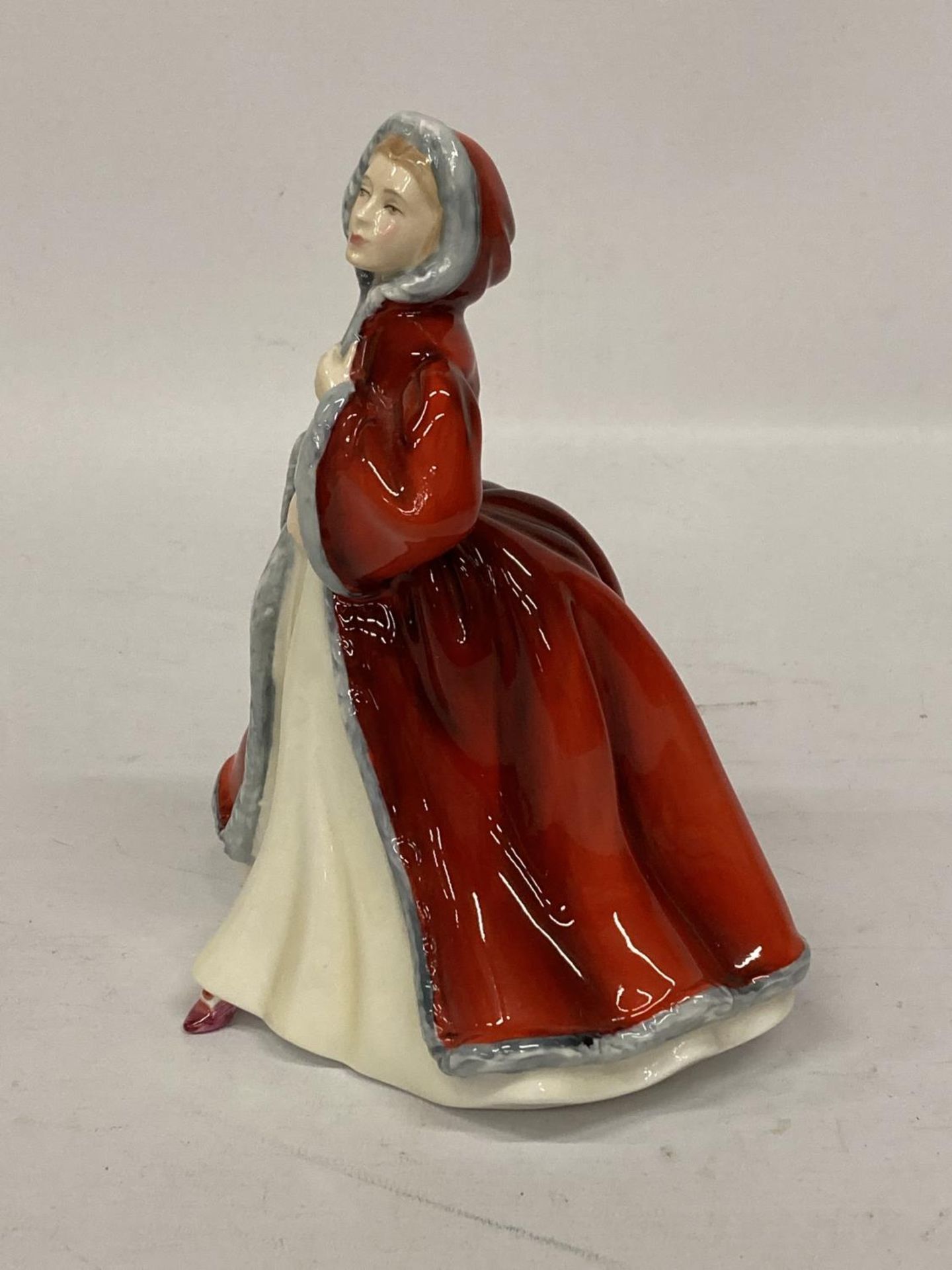 A ROYAL DOULTON FIGURINE "RACHEL" HN2936 - Image 4 of 5