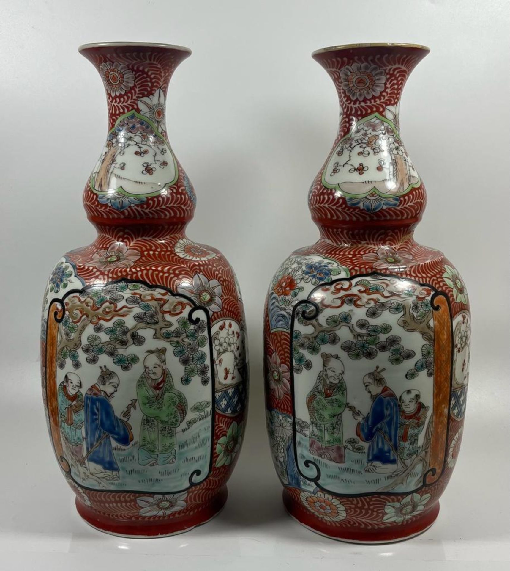 A PAIR OF JAPANESE EARLY TO MID 20TH CENTURY DOUBLE GOURD TYPE VASES WITH HAND PAINTED ENAMELLED - Image 7 of 10