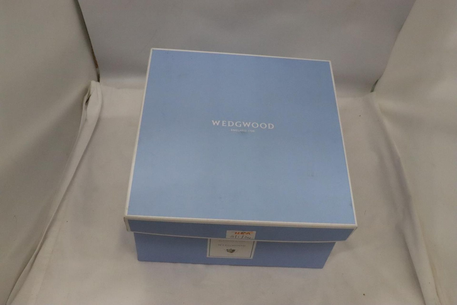 A BOXED WEDGWOOD TEAPOT BUTTERFLY BLOOM - Image 4 of 4