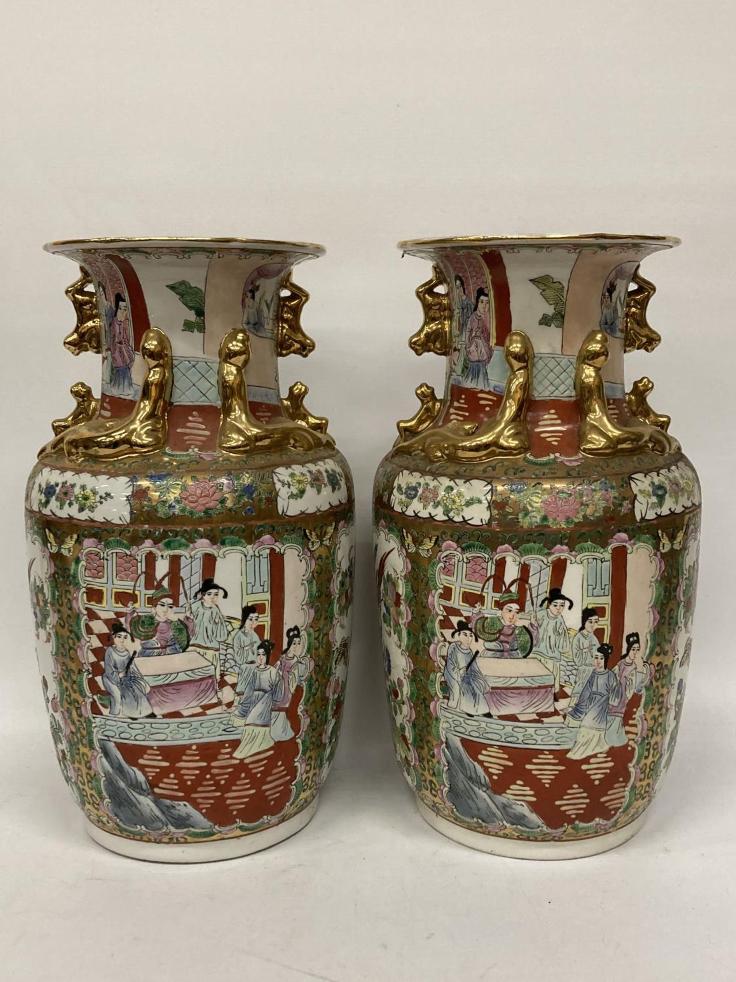 A LARGE PAIR OF CHINESE FAJMILLE ROSE VASES WITH LIZARD MOULDED NECK AND LION HANDLES