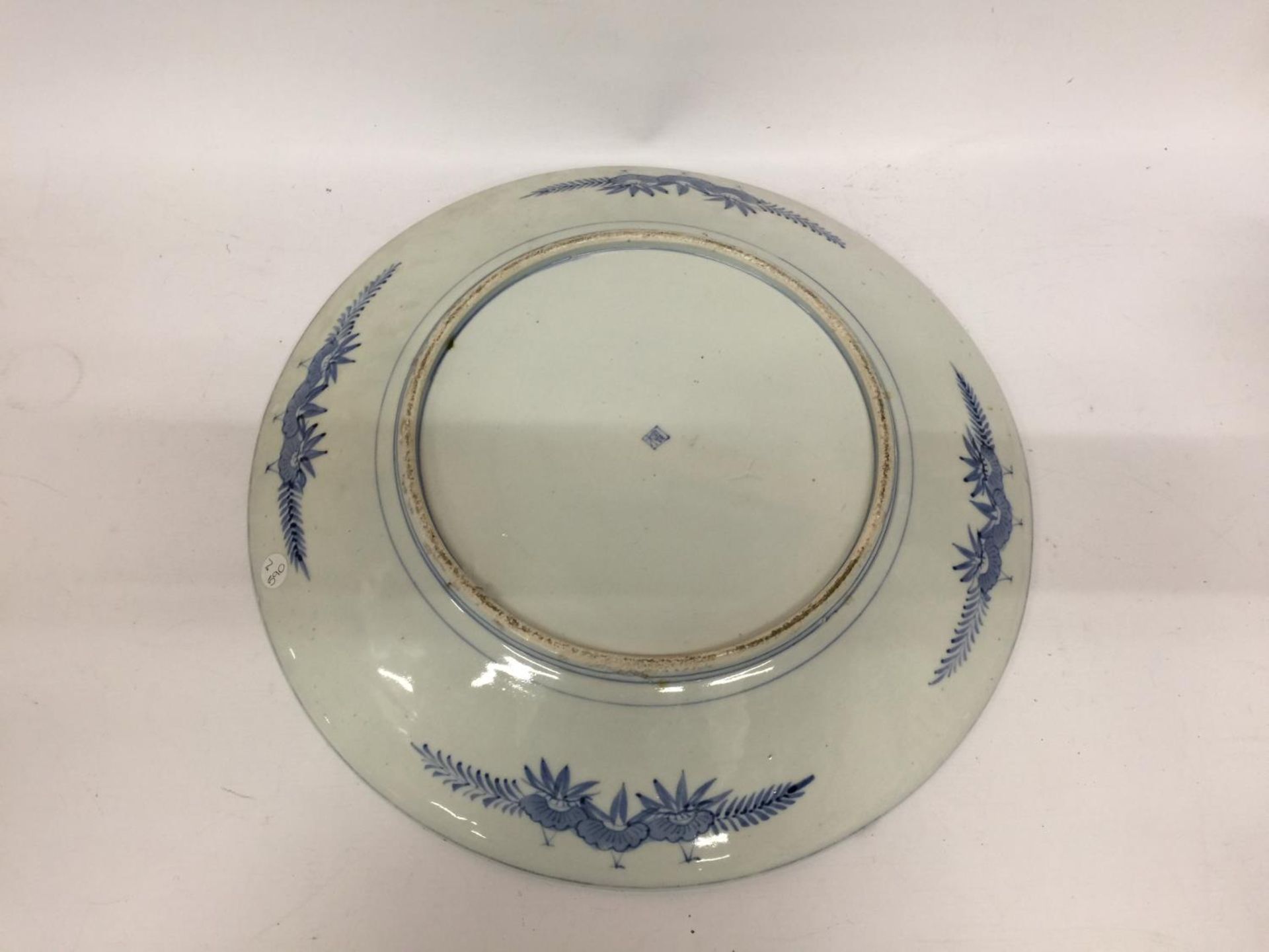 A LARGE CHINESE PRUNUS BLOSSOM PATTERN CHARGER, DIAMETER 46CM - Image 2 of 3